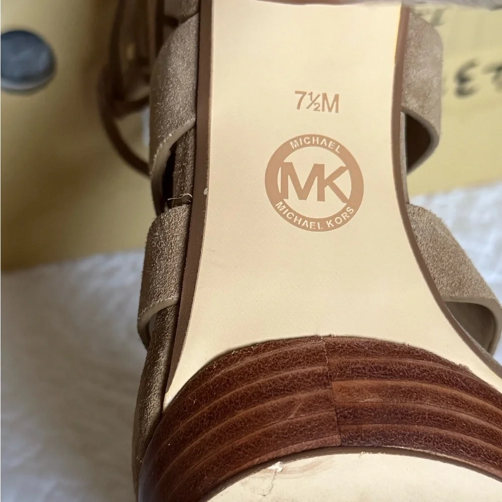 Michael Kors Sofía Platform suede-desert color- size 7 1/2
